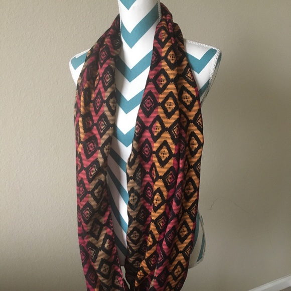 Multicolored geometric convertible circle scarf - Picture 2 of 4